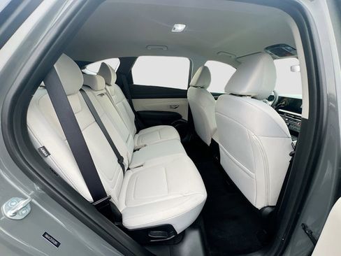 Used 2025 Hyundai Tucson SE image 28