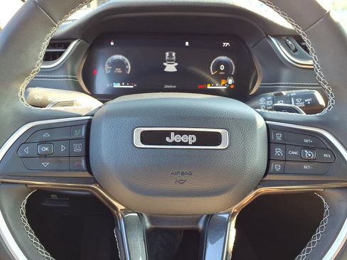 Certified 2023 Jeep Grand Cherokee Laredo AWD/4WD image 20