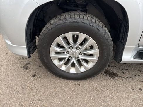 Used 2018 Lexus GX 460 Premium w/ Premium Package image 10