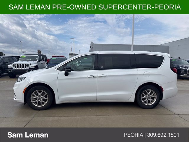 Used 2024 Chrysler Pacifica Touring-L FWD image 6