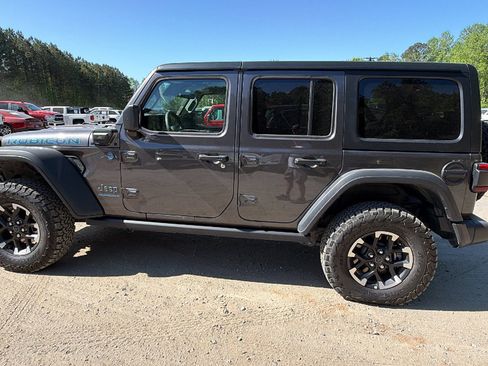 Used 2025 Jeep Wrangler Unlimited Rubicon 4xe w/ Convenience Group AWD/4WD image 11