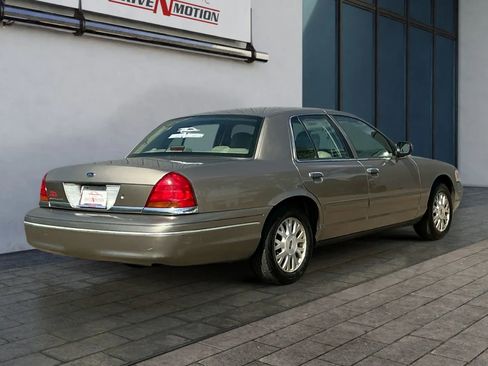 Used 2003 Ford Crown Victoria LX image 4