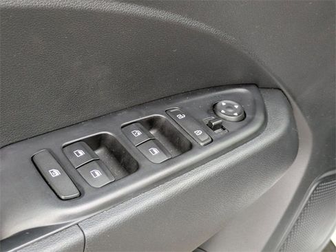 Used 2024 Hyundai Venue SEL image 12