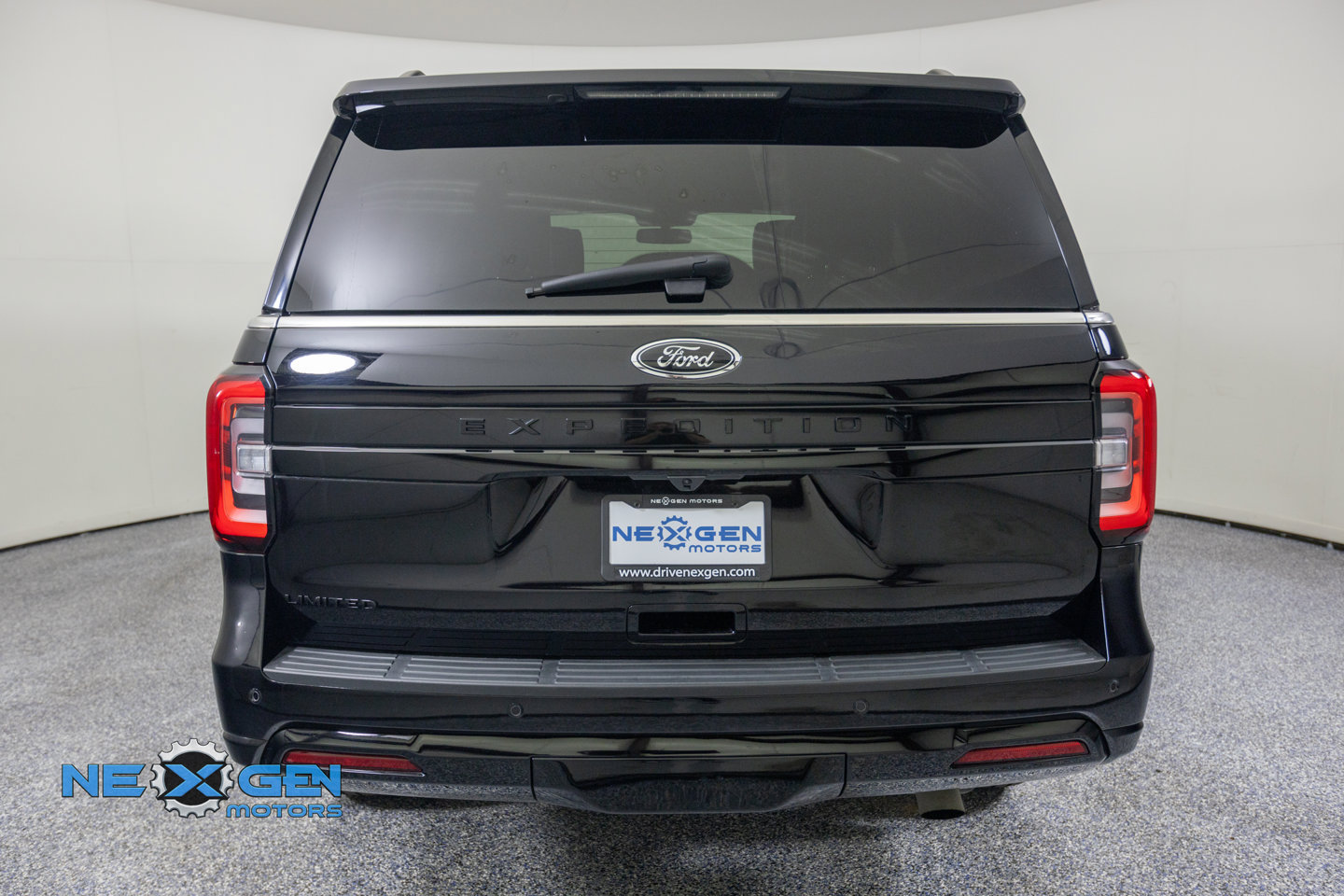 Used 2024 Ford Expedition Limited AWD/4WD image 7