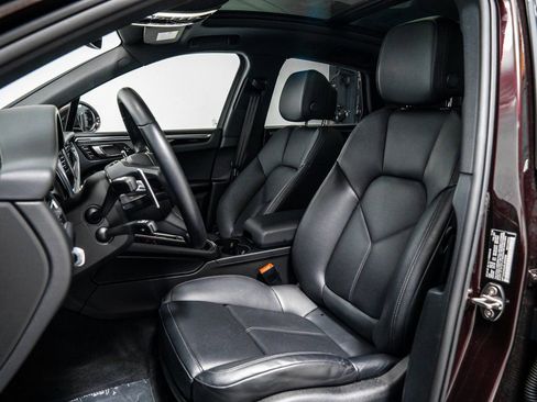 Used 2025 Porsche Macan AWD/4WD image 5