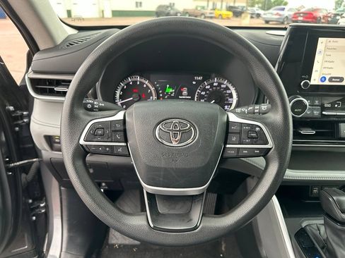 Used 2023 Toyota Highlander L FWD image 15