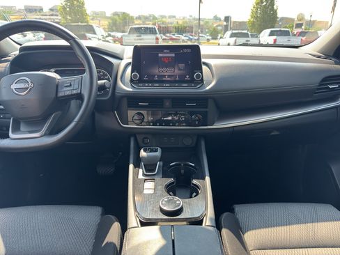 Used 2025 Nissan Rogue SV AWD/4WD image 10