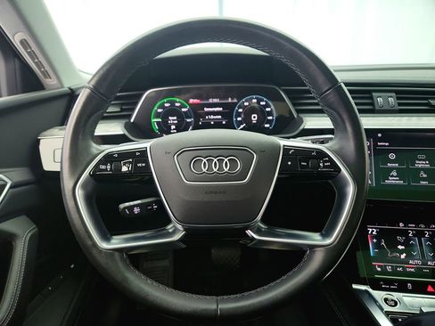 Used 2022 Audi e-tron Premium Plus AWD/4WD image 14