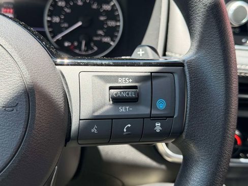 Used 2023 Nissan Rogue SV AWD/4WD image 31