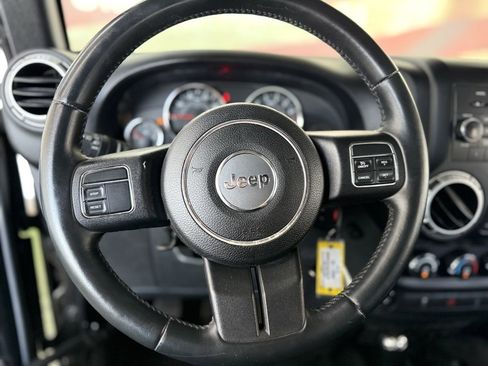 Used 2015 Jeep Wrangler Unlimited Rubicon w/ Max Tow Package image 19