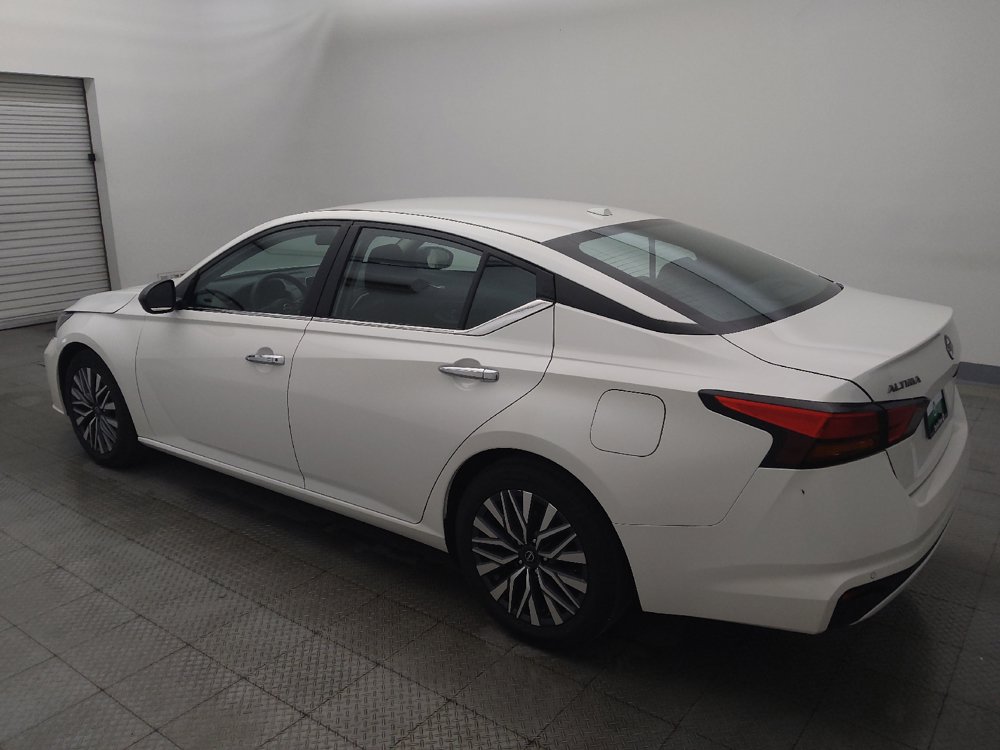 Used 2024 Nissan Altima 2.5 SV FWD image 3