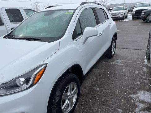 Used 2017 Chevrolet Trax LT w/ LT Convenience Package image 5