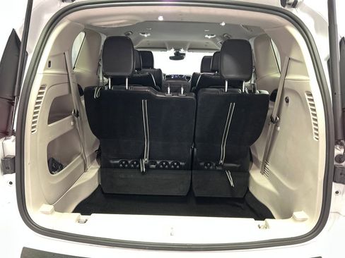 Used 2024 Chrysler Pacifica Touring-L image 25