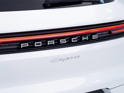 New 2026 Porsche Cayenne image 13