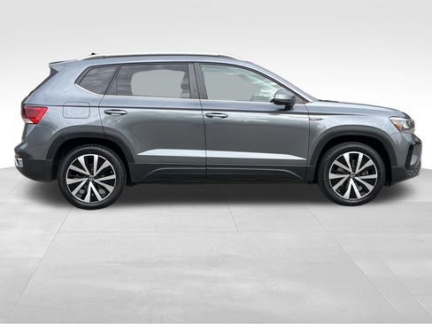 Used 2022 Volkswagen Taos SE w/ IQ.Drive SE Package AWD/4WD image 4