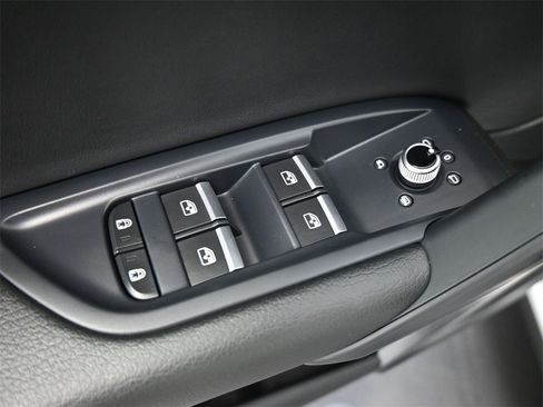 Used 2024 Audi Q5 2.0T Premium w/ Convenience Package image 4