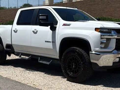 Used 2021 Chevrolet Silverado 3500 LT AWD/4WD image 3