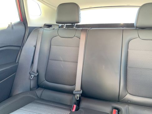 Used 2025 Chevrolet Trax LT w/ LT Convenience Package FWD image 38