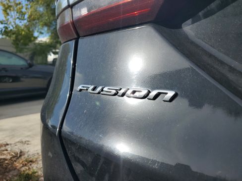 Used 2018 Ford Fusion SE w/ Equipment Group 602A FWD image 8