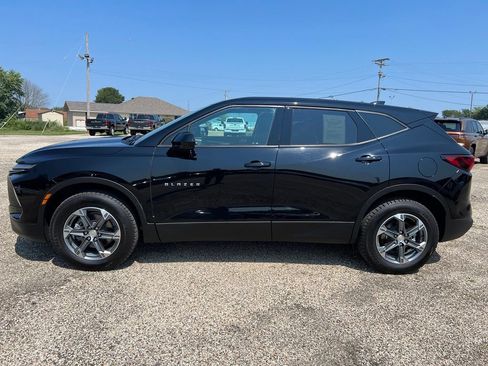 Used 2025 Chevrolet Blazer LT AWD/4WD image 2