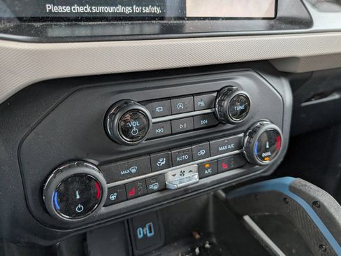 Used 2022 Ford Bronco Wildtrak image 10