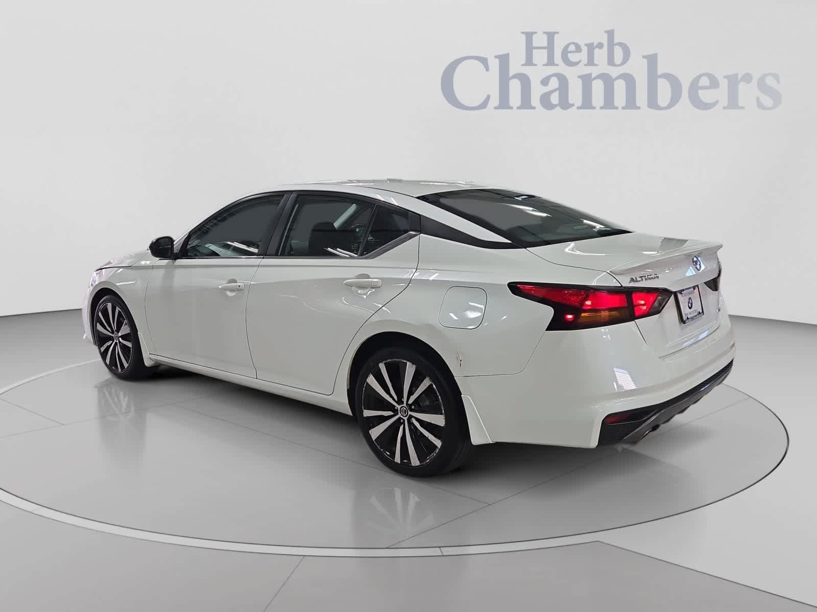 Used 2019 Nissan Altima 2.5 SR AWD/4WD image 3