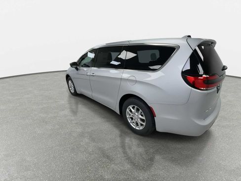 New 2026 Chrysler Pacifica Select image 6