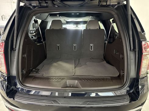 Used 2021 Chevrolet Suburban LT w/ LT Signature Package AWD/4WD image 28