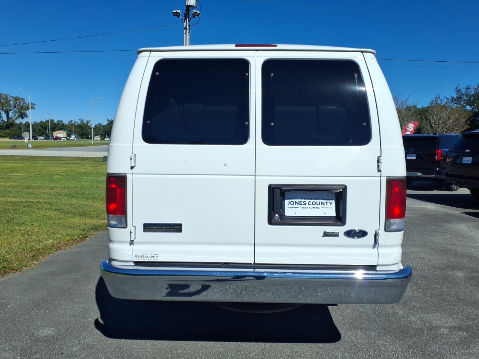 Used 2011 Ford E-350 and Econoline 350 XLT RWD image 3