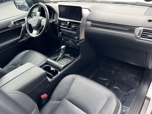 Used 2022 Lexus GX 460 Luxury w/ Sport Design Package image 10