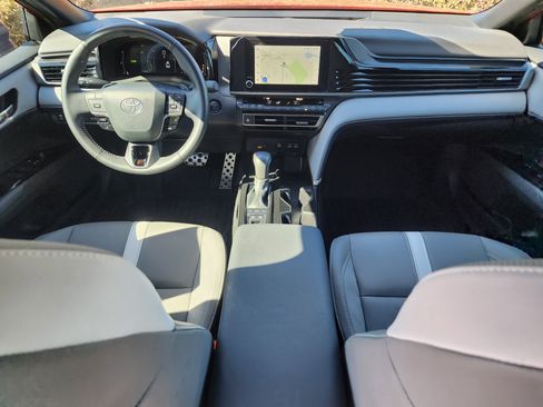 Used 2025 Toyota Camry SE image 18