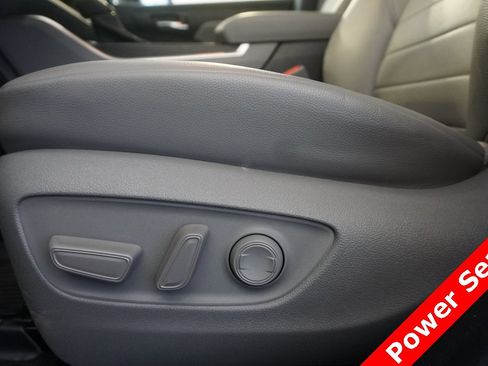 Used 2022 Toyota Highlander XLE image 6