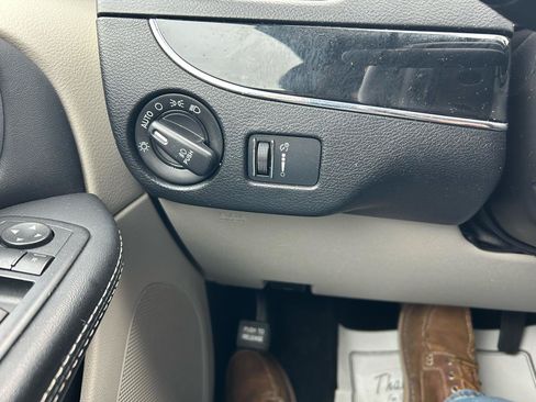 Used 2017 Dodge Grand Caravan SXT FWD image 22