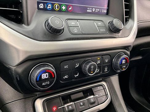 Used 2023 GMC Acadia SLE w/ Driver Convenience Package image 32