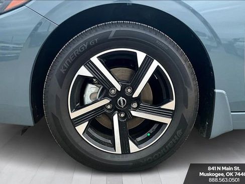 New 2025 Nissan Sentra SV w/ Trunk Package FWD image 12