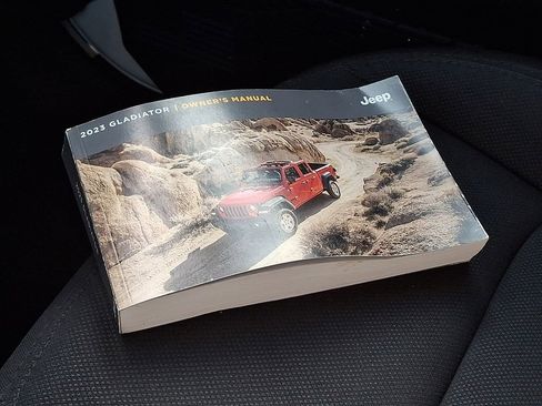 Used 2023 Jeep Gladiator Sport image 25