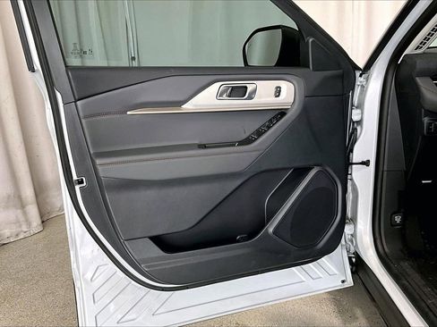 Used 2026 Ford Explorer Active w/ Active Comfort Package image 21