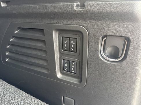 Used 2024 GMC Acadia Denali image 37