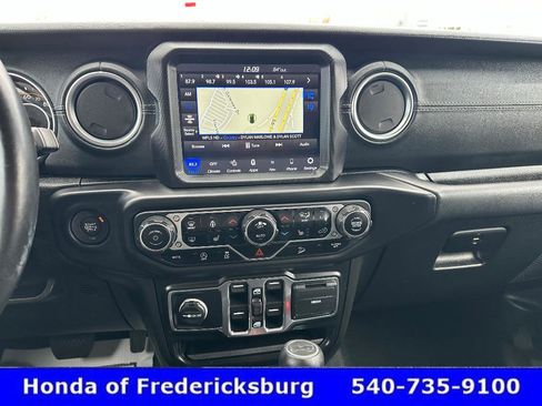 Used 2020 Jeep Wrangler Unlimited Sahara image 25