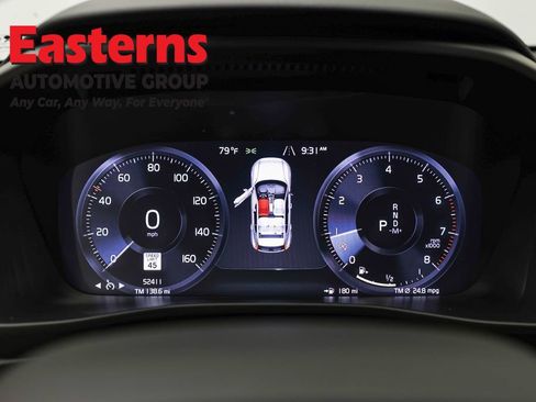 Used 2021 Volvo XC40 T4 Momentum FWD image 16