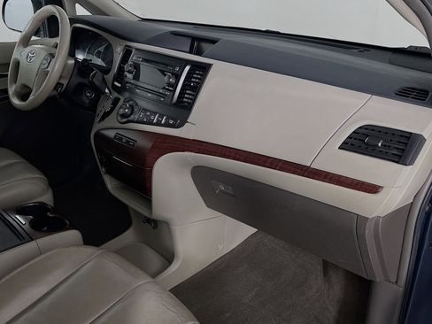 Used 2014 Toyota Sienna XLE image 20