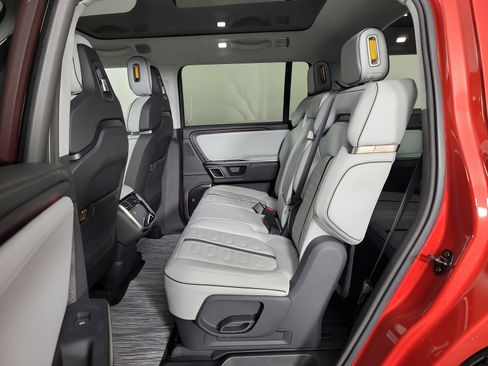 Used 2023 Rivian R1S Launch Edition image 21