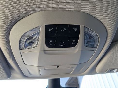 Used 2023 Chrysler Pacifica Touring-L FWD image 22