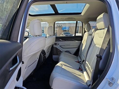 Used 2022 Jeep Grand Cherokee Overland image 10