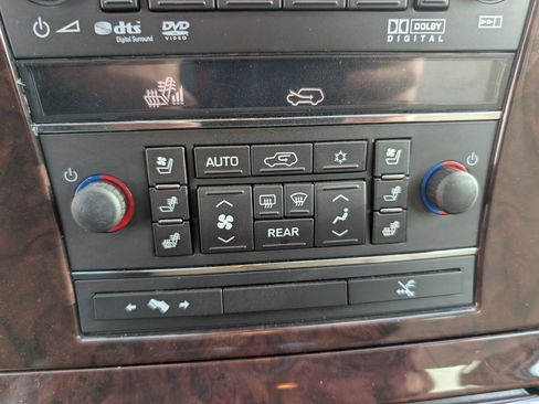 Used 2012 Cadillac Escalade Luxury image 20