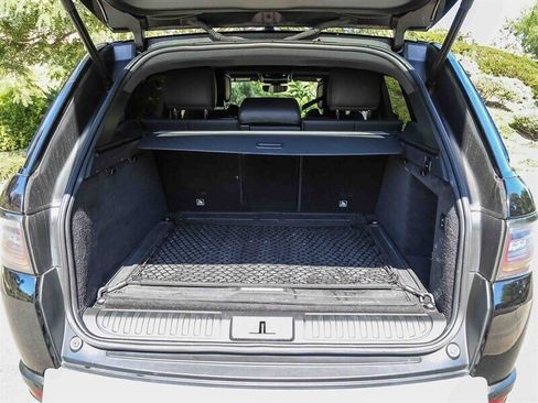 Used 2019 Land Rover Range Rover Sport SE image 29