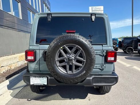 Used 2025 Jeep Wrangler Unlimited Sport AWD/4WD image 4