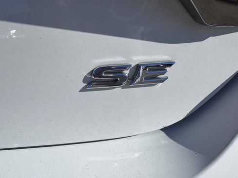 Used 2016 Toyota Camry SE FWD image 11