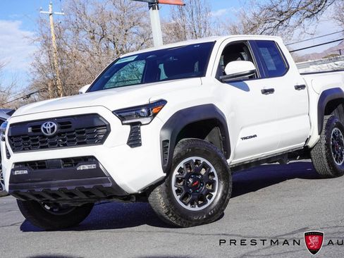 Used 2024 Toyota Tacoma TRD Off-Road image 17