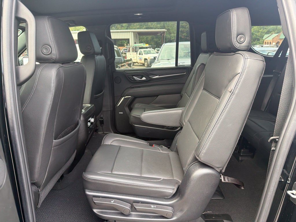 Used 2023 GMC Yukon XL Denali w/ Max Trailering Package AWD/4WD image 3